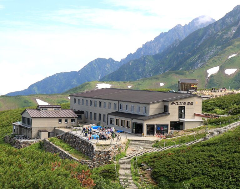 Mikurigaike Onsen, Tateyama Kurobe Alpine Route, Murodo. The highest onsen in Japan at 2410m high!