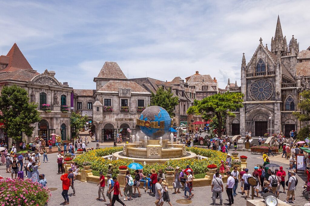 Ba Na Hills Town Square https://commons.wikimedia.org/wiki/File:Ba_Na_Hills_%28I%29.jpg