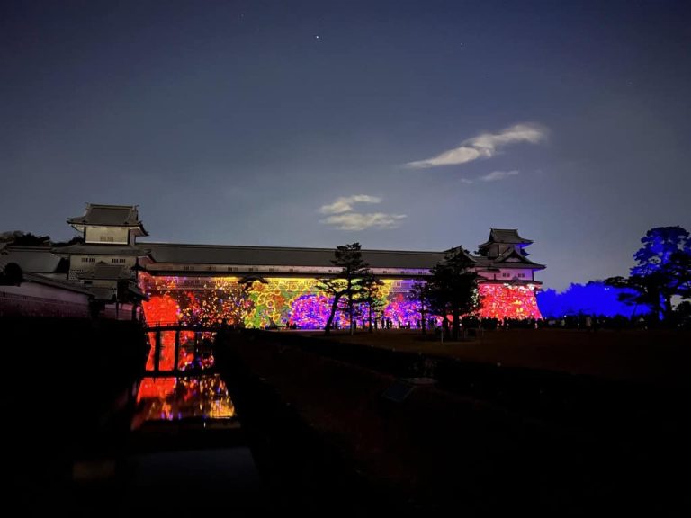 TeamLabs : Digitized Kanazawa Castle Lightshow